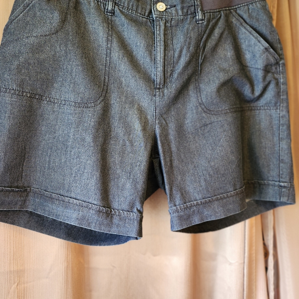 Lee, blue denim, medium shorts.